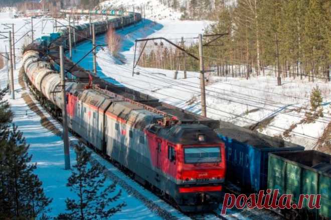 Движение поездов на МЖД проходит стабильно на фоне погодных условий. Уборка снега ведется круглосуточно.