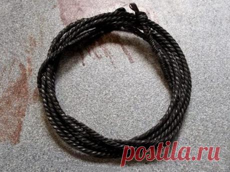 Прочный тросс из VHS кассет