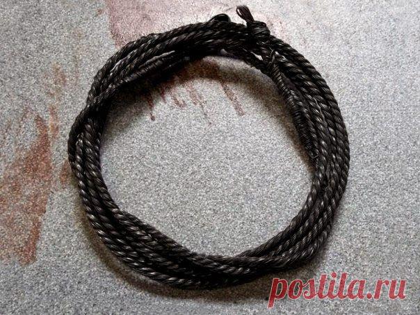 Прочный тросс из VHS кассет