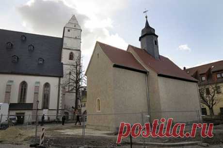 В Германии закрыли проработавшее 240 лет российское консульство. В Лейпциге, Германия, закрыли старейшее российское консульство, которое проработало 240 лет. Уточняется, что еще в конце мая Берлин уведомил Москву о необходимости закрыть четыре генконсульства РФ в стране. Планируется, что работать будут лишь посольство в Берлине и генконсульство в Бонне.