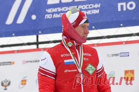 Большунов передал Клебо сообщение на норвежском языке и получил ответ. Российский лыжник Александр Большунов передал Йоханнесу Клебо сообщение на норвежском языке. Большунов посчитал, что Клебо по силам выиграть все медали чемпионата мира. «Я поздравляю его с &quot;Большим хрустальным глобусом&quot; сезона-2022/23», – написал лыжник. Норвежец назвал сообщение неожиданным.