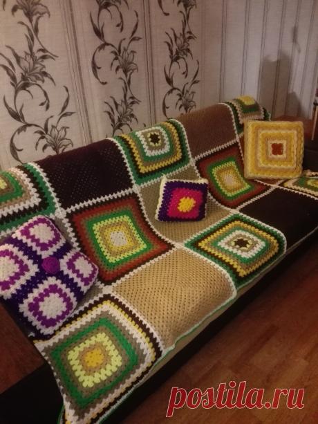 Плед и наволочки на подушки крючком.