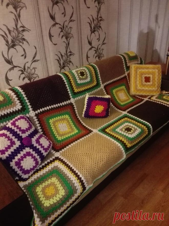 Плед и наволочки на подушки крючком.