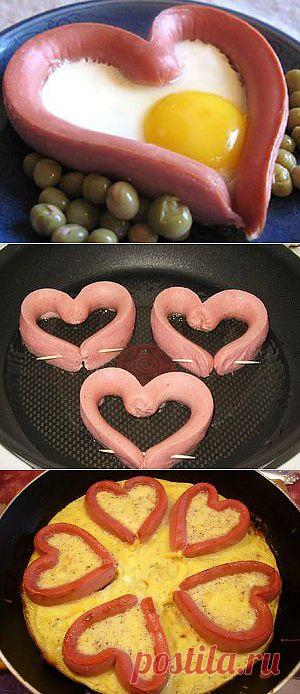 Сердечки-валентинка из яиц и сосисок на завтрак