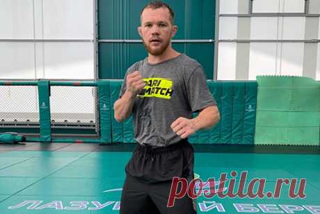 Петр Ян обвинил Стерлинга в симуляции. Российский боец смешанного стиля (MMA) Петр Ян уверен, что его оппонент Алджамейн Стерлинг симулировал травму шеи, чтобы сняться с поединка с ним. 28-летний российский боец обвинил оппонента в обмане. Он не верит, что Стерлинг действительно испытывал проблемы со здоровьем.