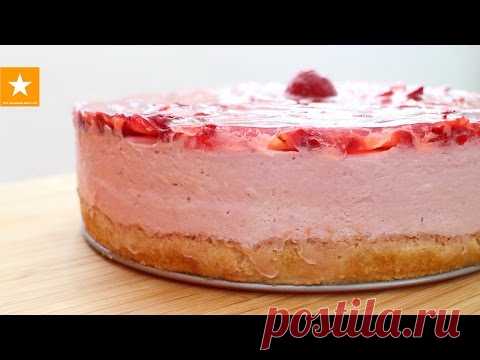 Клубничный чизкейк / Простые рецепты
творог, 500 г
сметана, 250 г
печенье, 200 г (песочное)
сахар, 150 г 
сливочное масло, 70 г
клубника, 400 г
яйцо, 3 шт.
ванильный сахар, 1 пакетик
крахмал, 3 ст. л.
лимон, 1/2 шт.