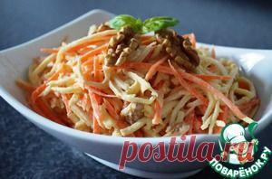 Всем приветик, хочу поделиться с вами рецептом, „Салат из сельдерея, моркови и яблочка"! Вкусный, лёгкий, свежий салатик! Готовится очень быстро! Отлично подходит к мясу и просто, как лёгкий ужин! Прекрасно подходит для желающих, следить за своей фигурой!Морковь, сельдерей и яблоко, почистить и помыть. Натереть на крупной тёрке.Полить салатик лимонным соком.
Грецкие орехи крупно порубить, добавить йогурт, соль, сахар и молотый перец. 
Всё хорошо перемешать!