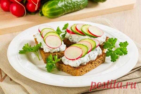 Легкие закуски: 8 простых и вкусных блюд из свежих овощей и зелени