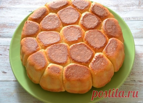 ПЕКУ КАЖДЫЕ ВЫХОДНЫЕ. СЪЕДАЕМ ДО ПОСЛЕДНЕЙ КРОШКИ, ДЕТИ ПРОСТО С УМА СХОДЯТ.

Ингредиенты:

Молоко — 250 Грамм
Мука — 300 Грамм
Варенье — 200 Грамм (у меня сливовое)
Соль — 0,5 Чайных ложки
Сахар — 1 Ст. ложка
Масло растительное — 4 Ст. ложки (2 ст. ложки - в тесто, 2 ст. ложки - для смазывания перед выпечкой)
Масло сливочное — 30 Грамм
Дрожжи — 10 Грамм (свежие, прессованные)

Приготовление:

В теплое молоко добавьте сахар, соль, дрожжи, влейте 2 ст. ложки растительного м...