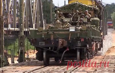 Четыре бронепоезда ВС РФ успешно отразили все атаки украинских диверсантов. Важнейшей задачей специальных поездов "Байкал", "Амур", "Волга" и "Енисей" является, в частности, сопровождение эшелонов с военными грузами, рассказал начальник Главного управления Железнодорожных войск Минобороны РФ генерал-лейтенант Олег Косенков