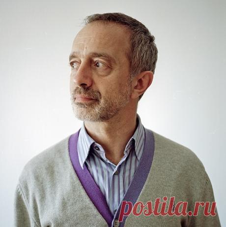 Уже несколько лет Виктор Майклсон организует экогастрономические фестивали Slow Food и популяризует идеи качественного, здорового и вкусного питания.
Он уверен: внешняя привлекательность после 50 зависит от того, что и как человек ест.