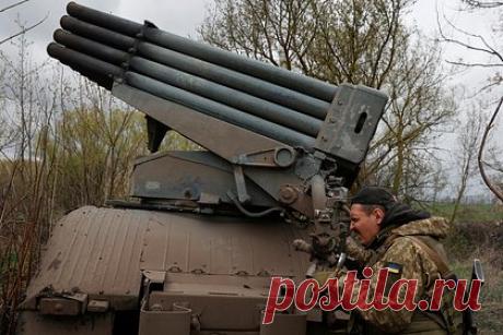 В приграничном российском регионе ВСУ обстреляли тракторную стоянку из РСЗО. Вооруженные силы Украины (ВСУ) вечером во вторник, 15 ноября, обстреляли тракторную стоянку в селе Казинка Белгородской области. Об этом сообщает Mash в Telegram-канале. Как стало известно изданию, огонь велся из РСЗО, на территории тракторной стоянки разорвалось шесть снарядов.