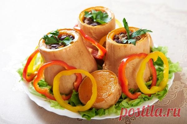 Горшочки из тыквы с мясом, фасолью и ананасами. Рецепт