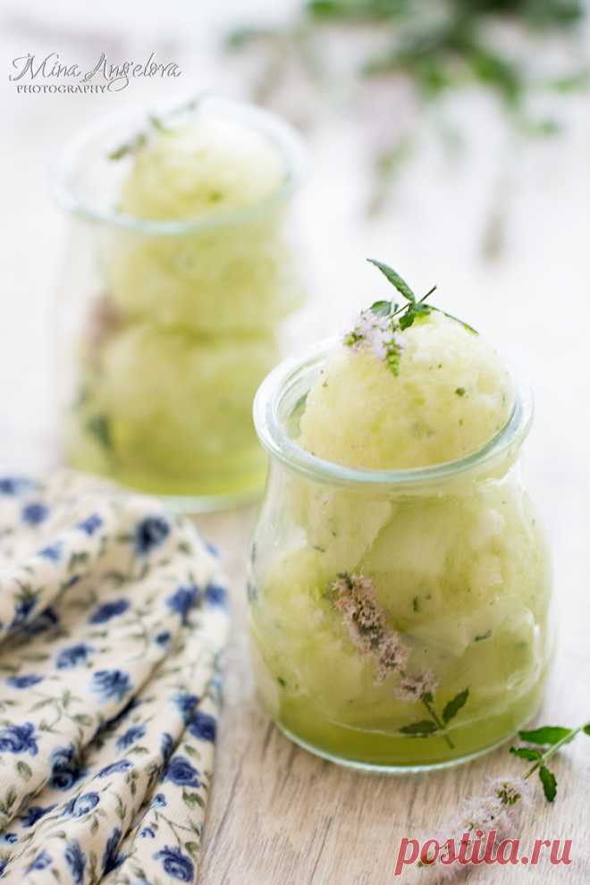 Angellove's Cooking: Сорбе от пъпеш с ягодова мента / Melon Sorbet with Strawberry Mint