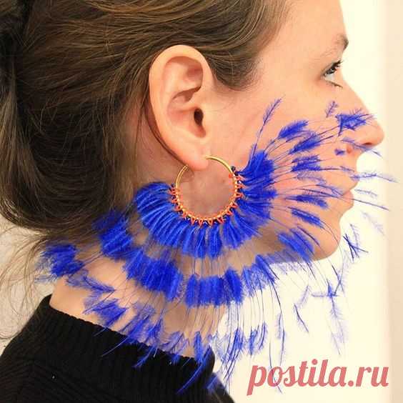 Серьга с перьями марабу