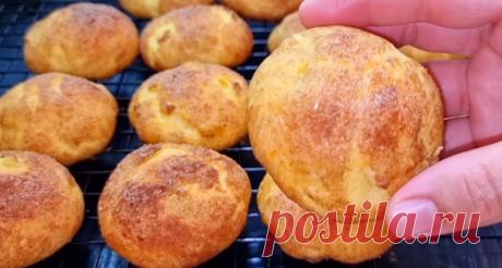 Сладкие творожные булочки с кусочками яблока. Готовятся просто и быстро | SUPER KELINCHAK |... Ингредиенты: творог - 250 гр., яблоко - 1 шт., яйцо - 1 шт., растительное масло - 50 мл., сахар - 80 гр., щепотка соли, мука - 220 гр., разрыхлитель - 1 ч. л. Выпекать при 180 °С 20 минут...