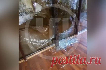 В российском городе на жилой дом сошел сель. В Сочи на жилой многоквартирный дом сошел сель. Инцидент произошел в Центральном районе города. Из-за сильных дождей потоки земли и грязи с находящегося рядом холма сошли на восьмиэтажное здание на улице Клубничная. Как сообщает Telegram-канал «ЧП Сочи», пострадавших в результате происшествия нет.