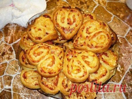 Печенье с сыром и мясом.