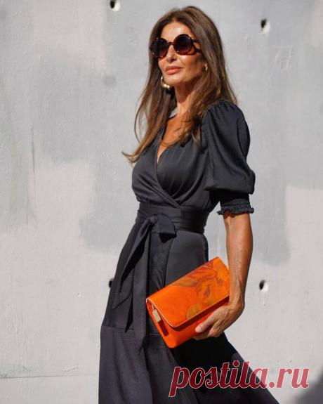 13 способов носить оранжевые вещи так, чтобы от вас не могли отвести глаз
Модный цвет имеет не меньшее значение, чем актуальный фасон, чтобы создать нужное настроение и оставаться в тренде. В этом сезоне дизайнеры рекомендуют оранжевые тона – яркие, сочные, оптимистичные. Позволено все, даже апельсиновый тотал лук, ну а начать можно с небольшого оранжевого аксессуара. Яркий апельсиновый клатч...
Читай пост далее на сайте. Жми ⏫ссылку выше