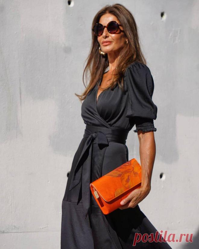 13 способов носить оранжевые вещи так, чтобы от вас не могли отвести глаз
Модный цвет имеет не меньшее значение, чем актуальный фасон, чтобы создать нужное настроение и оставаться в тренде. В этом сезоне дизайнеры рекомендуют оранжевые тона – яркие, сочные, оптимистичные. Позволено все, даже апельсиновый тотал лук, ну а начать можно с небольшого оранжевого аксессуара. Яркий апельсиновый клатч...
Читай пост далее на сайте. Жми ⏫ссылку выше