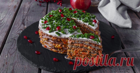 Слоистый, ароматный, нежный закусочный торт из печени с морковью — Фактор Вкуса
