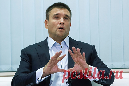 В Госдуме высказались о новом способе Украины «остановить» Россию. Первый заместитель председателя комитета Госдумы по международным делам Дмитрий Новиков прокомментировал заявление бывшего главы МИД Украины Павла Климкина о том, как «остановить» Россию. По мнению депутата, украинский экс-министр, «выступая с такими пассажами», подчеркивает несамостоятельность властей страны.
