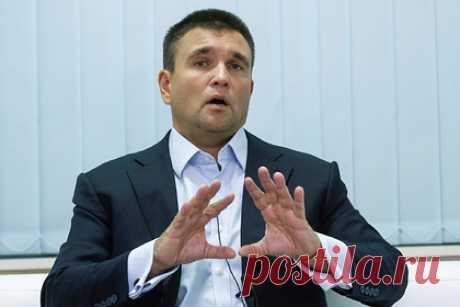 В Госдуме высказались о новом способе Украины «остановить» Россию. Первый заместитель председателя комитета Госдумы по международным делам Дмитрий Новиков прокомментировал заявление бывшего главы МИД Украины Павла Климкина о том, как «остановить» Россию. По мнению депутата, украинский экс-министр, «выступая с такими пассажами», подчеркивает несамостоятельность властей страны.