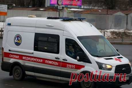 Пенсионерка сломала руку в российской больнице. В Свердловской области пенсионерка получила перелом руки во время плановой диспансеризации. Инцидент произошел в городской больнице Ревды. Пожилая россиянка споткнулась о высокий металлический порог и упала. «Меня отправили сделать флюорографию. В больнице идет ремонт», — рассказала женщина.