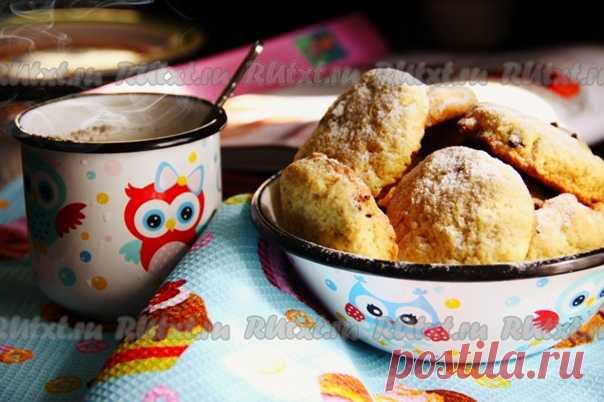 Рецепт домашнего песочного печенья на сливочном масле от bonita

Предлагаю рецепт вкусного, мягкого, красивого и ароматного домашнего песочного печенья на сливочном масле. Печенье мне помогал делать сынишка, так что детям оно понравится не только вкусом, но и станет прекрасным развлечением и увлекательным занятием. Я добавила в тесто изюм, который можно заменить на шоколадные капли, цукаты или конфетки. Отличная простая выпечка, попробуйте!
Для приготовления домашнего песо...