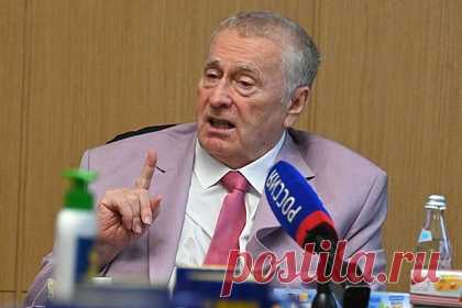 Жириновский назвал коммуниста Коломейцева валенком и получил замечание Володина. Председатель Государственной Думы Вячеслав Володин сделал замечание лидеру ЛДПР Владимиру Жириновскому, который назвал замглавы фракции КПРФ Николая Коломейцева ростовским валенком. В ходе выступления Жириновского в Госдуме Коломейцев отреагировал на его выступление. В свою очередь лидер ЛДПР ему ответил.