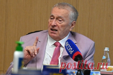 Жириновский назвал коммуниста Коломейцева валенком и получил замечание Володина. Председатель Государственной Думы Вячеслав Володин сделал замечание лидеру ЛДПР Владимиру Жириновскому, который назвал замглавы фракции КПРФ Николая Коломейцева ростовским валенком. В ходе выступления Жириновского в Госдуме Коломейцев отреагировал на его выступление. В свою очередь лидер ЛДПР ему ответил.