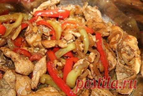 Курица жареная с овощами.