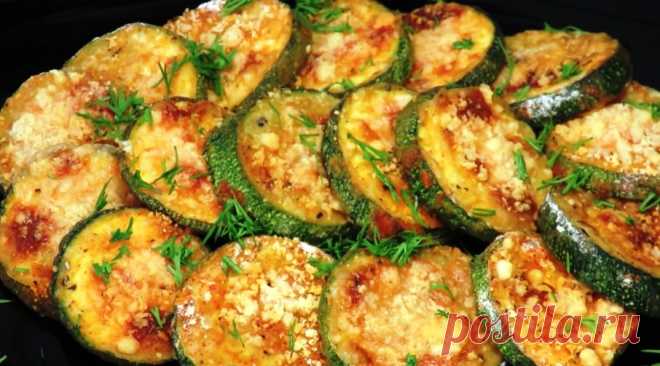 Хрустящие кабачки с сыром, запеченные в духовке. Вкусная закуска! Кабачки получаться точно такими же хрустящими и сочными, как получаются на сковороде.