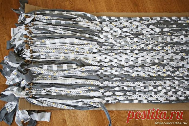 Тканый коврик из лоскутков