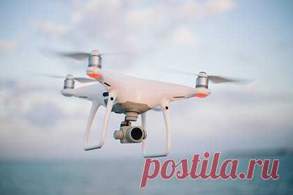 В Кремле прокомментировали возможный запрет на полеты дронов 9 мая. Официальный представитель Кремля Дмитрий Песков назвал прерогативой спецслужб запрет на полеты дронов 9 мая. «Я не думаю, что мы можем квалифицированно поддерживать или не поддерживать какие-то рекомендации. Это могут и должны делать наши специальные службы», — заявил он.