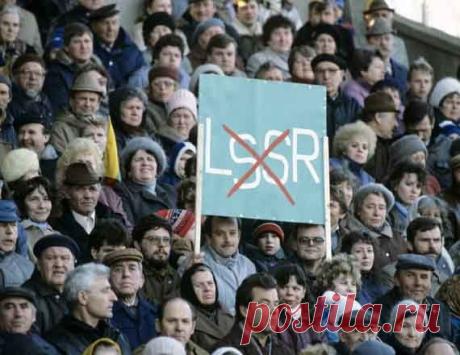3 апреля 1990 года был принят закон «О порядке решения вопросов, связанных с выходом союзной республики из СССР», предусматривавшего сложную и долговременную процедуру принятия и реализации таких решений в отношении союзных республик / Историческая справка