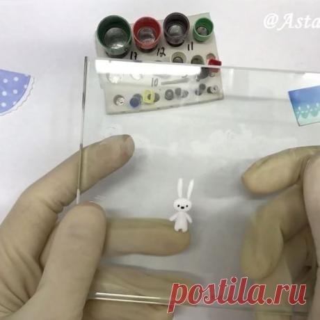 Так много вопросов от вас: "А как с ними работать ...?"😅 Понимаю, Хомяк🐹 требует новый инструмент, а Жаба 🐸не даёт 😂. Сняла видео, чтобы разом всем ответить🤗. Всегда О-ДИ-НА-КО-ВЫЕ ☝️глаза 👀 , руки, ноги, носы. Ровные горошки за 5 min, лепестки и цветочки . Травинки, листики, сердечки, божьи коровки 🐞 и тд.и тп.  Люблю автоматизацию процессов- один раз подобрал размер и упростил себе жизнь 😅😅😅Ещё были вопросы , а не застревает ли? На видео видно, что не застревае...