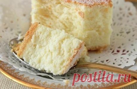 Творожная шарлотка
Ингредиенты:
 яйца-2 шт
 мука-50 гр
 сахар ванильный-30 гр
 яблоки-2 больших
 творог 0% - 1 пачка
 разрыхлитель-1ч.л.
Приготовление:
1. Яйца до пены взбить с сахаром, добавить муку и 1 ч.л. разрыхлителя еще раз хорошо взбить. 
2. В получившуюся массу добавить творог взбивать то исчезновения творожных комочков.
3. Яблоки очистить и нарезать кубиками добавить в массу и перемещать ложкой. На протвень выстелить бумагой для запекания, вылить массу и поставить в разогретую д