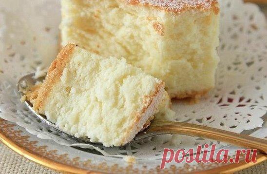 Творожная шарлотка
Ингредиенты:
 яйца-2 шт
 мука-50 гр
 сахар ванильный-30 гр
 яблоки-2 больших
 творог 0% - 1 пачка
 разрыхлитель-1ч.л.
Приготовление:
1. Яйца до пены взбить с сахаром, добавить муку и 1 ч.л. разрыхлителя еще раз хорошо взбить. 
2. В получившуюся массу добавить творог взбивать то исчезновения творожных комочков.
3. Яблоки очистить и нарезать кубиками добавить в массу и перемещать ложкой. На протвень выстелить бумагой для запекания, вылить массу и поставить в разогретую д