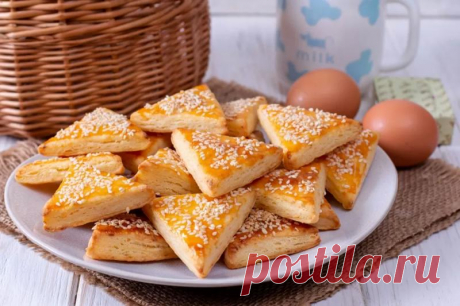 Печенье с плавленым сыром и кунжутом | ВКУСНЫЕ РЕЦЕПТЫ | Пульс Mail.ru Вкусное, рассыпчатое, соленое печенье с плавленым сыром особенно оценят мужчины. Оно как семечки улетает с тарелки! Отлично подойдет как закуска к...