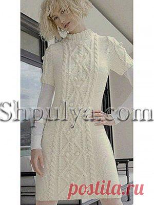 Платье цвета Ecru с коротким рукавом и узором из кос, ромбов и шишечек — Шпуля - сайт о вязании