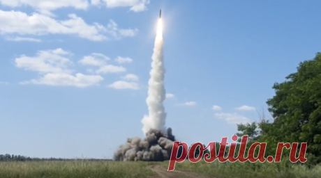 Гиперзвуковыми ракетами «Кинжал» и беспилотниками: ВС России за неделю нанесли 25 групповых ударов по целям на Украине. Российские военные за минувшую неделю нанесли в общей сложности 25 ударов высокоточным оружием по объектам на Украине, заявили в Минобороны РФ. По данным ведомства, в результате поражены командные пункты, объекты военной аэродромной инфраструктуры, средства ПВО, арсеналы, базы горючего, цеха производства и места хранения катеров и беспилотников. Кроме того, удары нанесены по…