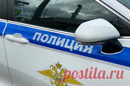 Россиянин избил женщину ногами у входа в кафе. Россиянин из Оренбурга избил ногами женщину у входа в кафе. Он бил свою жертву ногами по голове, сыпал на нее нецензурной бранью и кидался на всех, кто пытался помочь пострадавшей. Об этом сообщает Telegram-канал «Подъем», опубликовавший видео с места происшествия. По какой причине произошел конфликт, неизвестно.