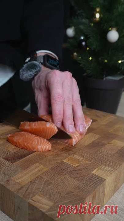 Сохраняй рецепт 👇🏻Новогодняя закуска 🤤ИНГРЕДИЕНТЫ:Слоеное бездрожжевое тесто 500 грКрасная слабосолёная рыба 200 грОгурец 200 грТворожный сыр 2 ст ложки с...