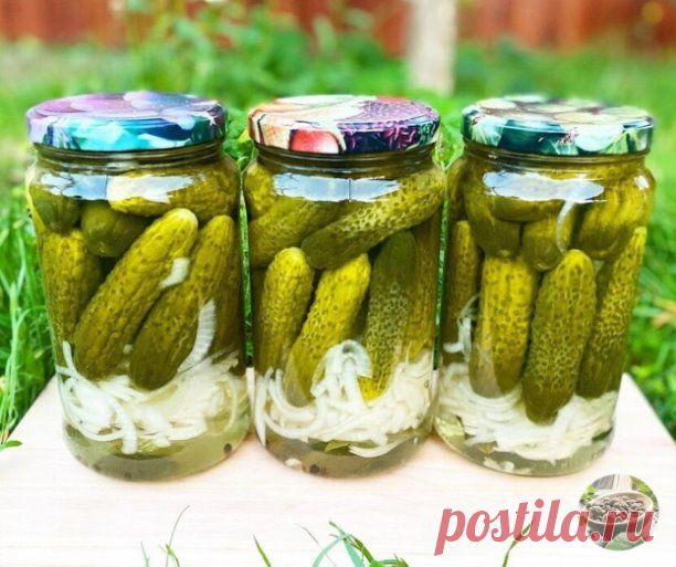 МАРИНОВАННЫЕ ОГУРЧИКИ - ПО-БОЛГАРСКИ
 
Огурчики по этому рецепту получаются хрустящими, вкусными. Рекомендую попробовать!
 
Ингредиенты на литровую банку: 
 
Соль крупная - 1 ст ложка без горки 
Сахар - 2 ст ложки без горки 
Лавровый лист -1 шт 
Перец чёрный горошком - 10 шт 
Лук репчатый - 1 шт средний порезать полукольцами 
Уксус 9% - 4 ст ложки 
Огурчики - мелкие лучше 
 
если у вас 2-х литровые банки, соответственно умножаем все ингредиенты в два раза. 
 
В стерилизова...