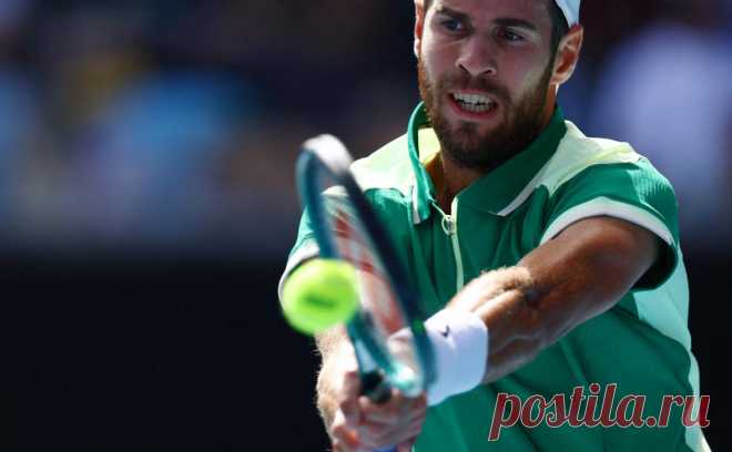 Карен Хачанов не смог пробиться в четвертьфинал Australian Open. В прошлом году Хачанов дошел в Мельбурне до полуфинала, а в этом году в 1/8 финала проиграл Яннику Синнеру. На этой же стадии турнир покинул Стефанос Циципас, уступивший Тейлору Фрицу