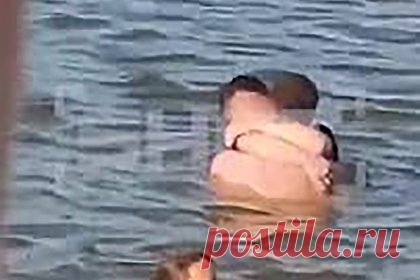 Пара занялась сексом в воде на российском курорте на глазах у детей и попала на видео