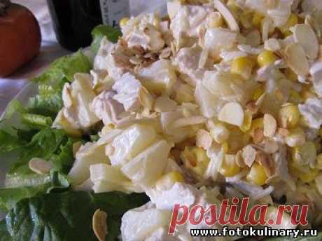 Салат с курицей и ананасами