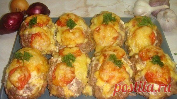 Новости
Мясные зразы по-французски

Ингредиенты:
- 700 гр фарша - говядина со свининой
- 700 гр куриного фарша
- 4 яйца
- 2 лука
- 1 помидор
- 8 чайных ложек майонеза (сметаны)
- 100 гр сыра
- соль, специи
- 100 гр кефира