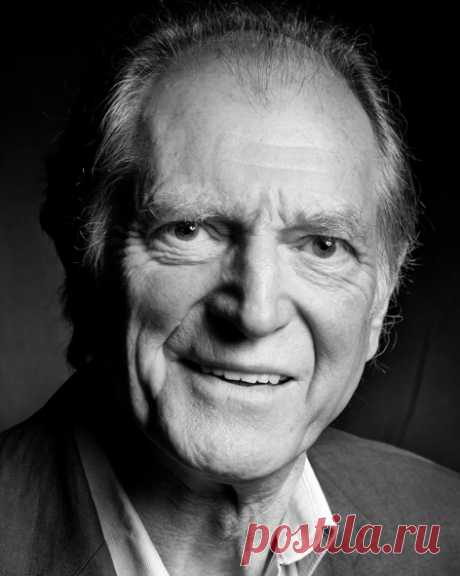 Дэвид Брэдли (David Bradley)
-  17 апреля, 1942